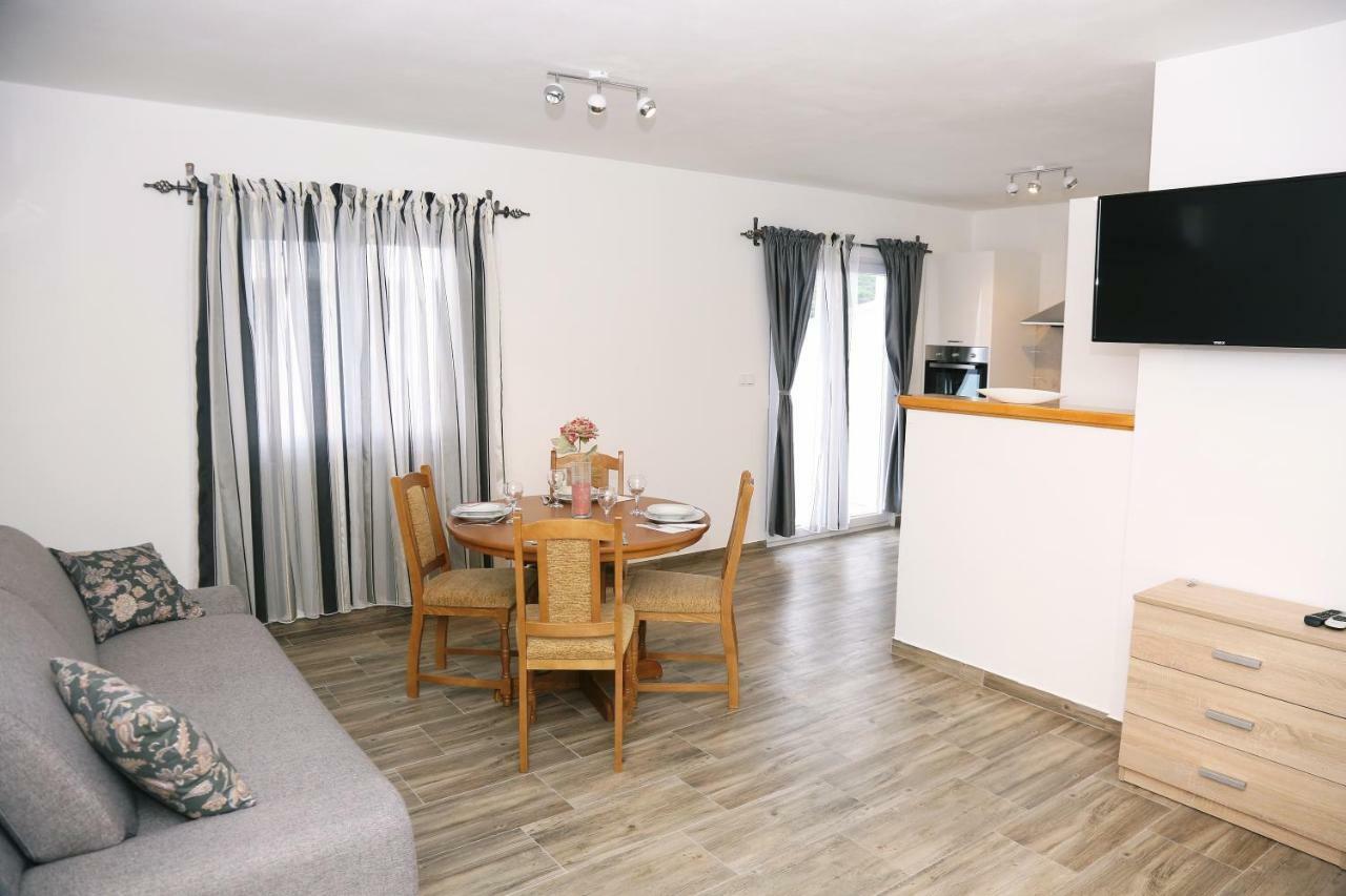 Apartments Tonia Br. 1 ซาวาลาติซา ภายนอก รูปภาพ