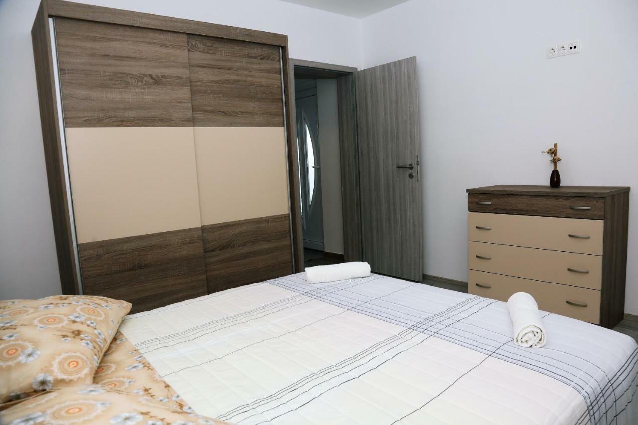 Apartments Tonia Br. 1 ซาวาลาติซา ภายนอก รูปภาพ