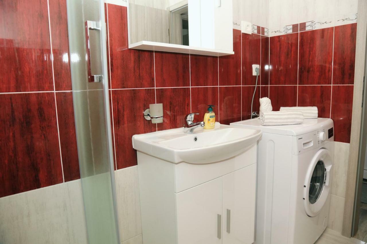 Apartments Tonia Br. 1 ซาวาลาติซา ภายนอก รูปภาพ