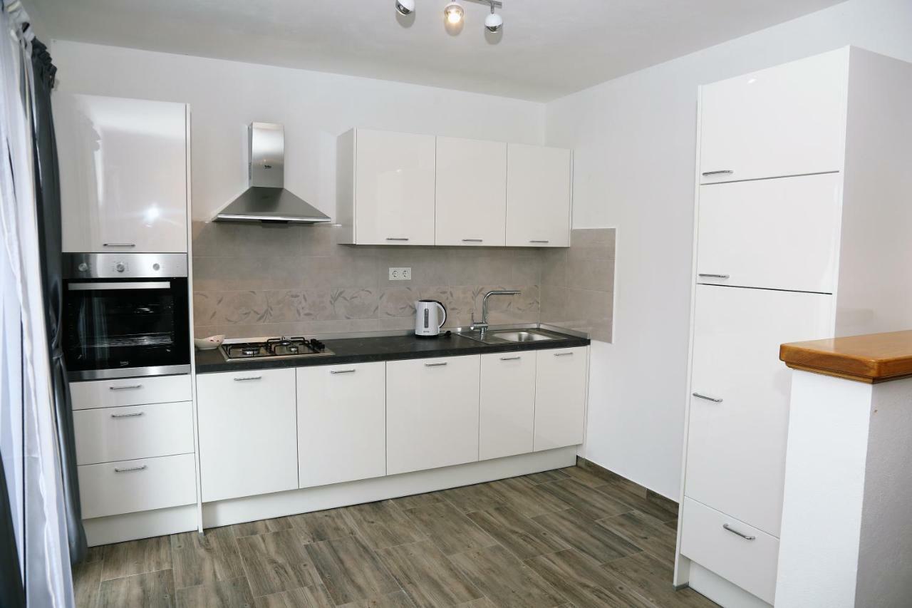 Apartments Tonia Br. 1 ซาวาลาติซา ภายนอก รูปภาพ