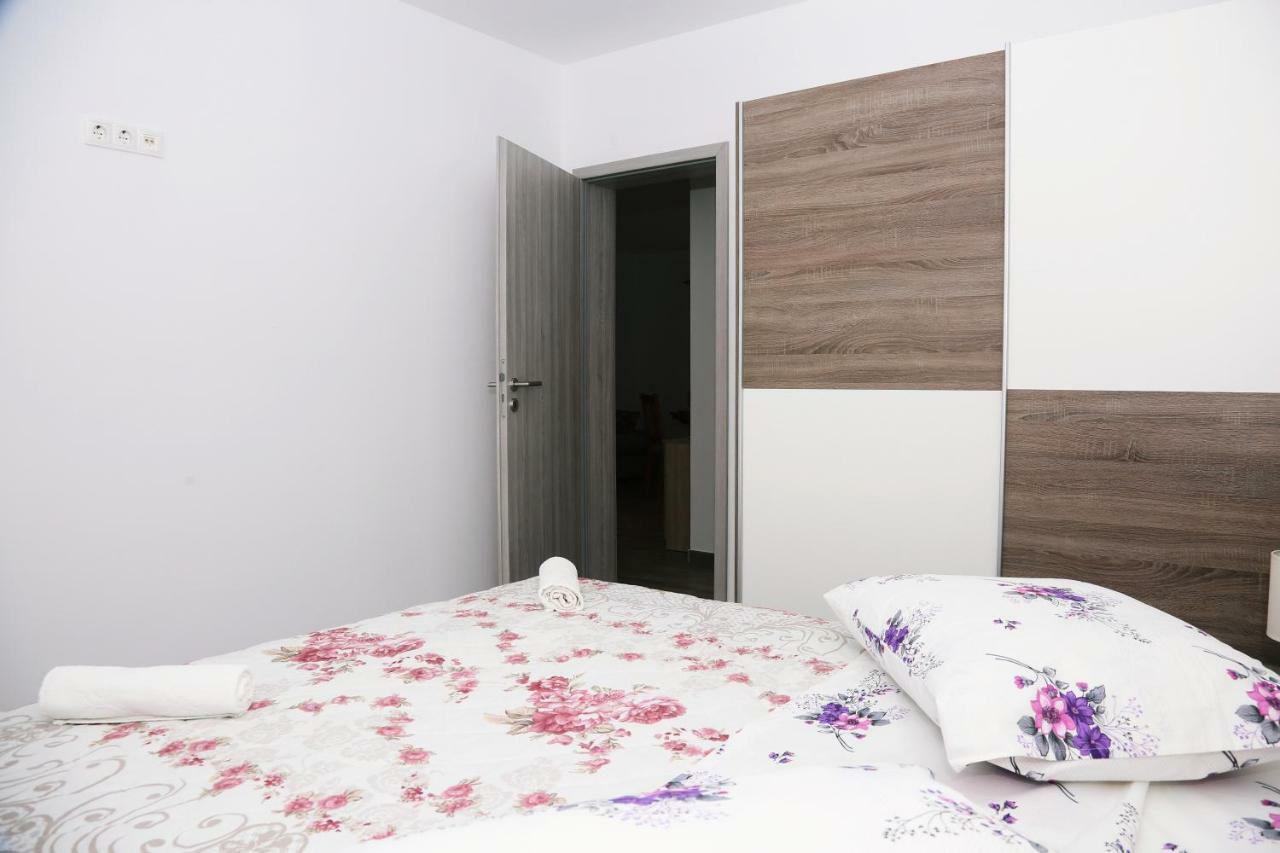 Apartments Tonia Br. 1 ซาวาลาติซา ภายนอก รูปภาพ