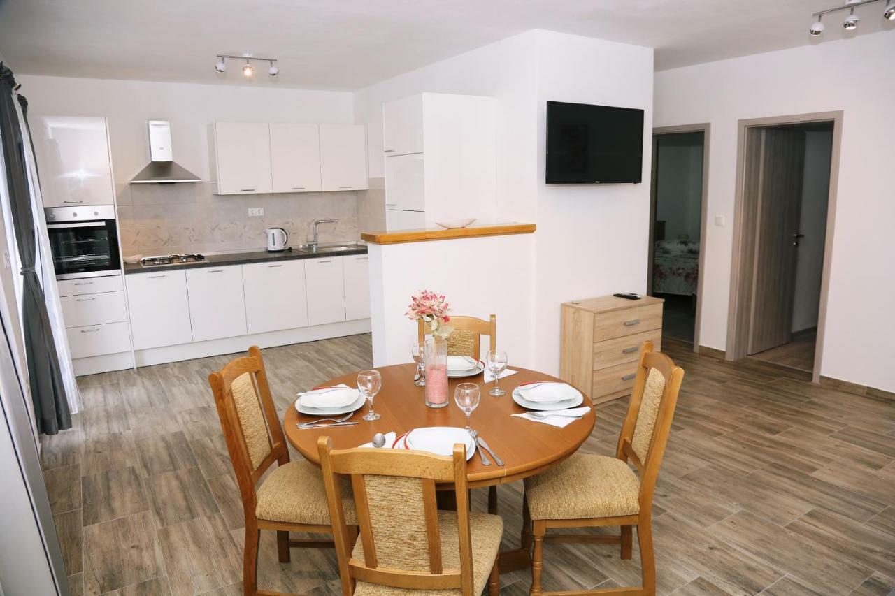 Apartments Tonia Br. 1 ซาวาลาติซา ภายนอก รูปภาพ