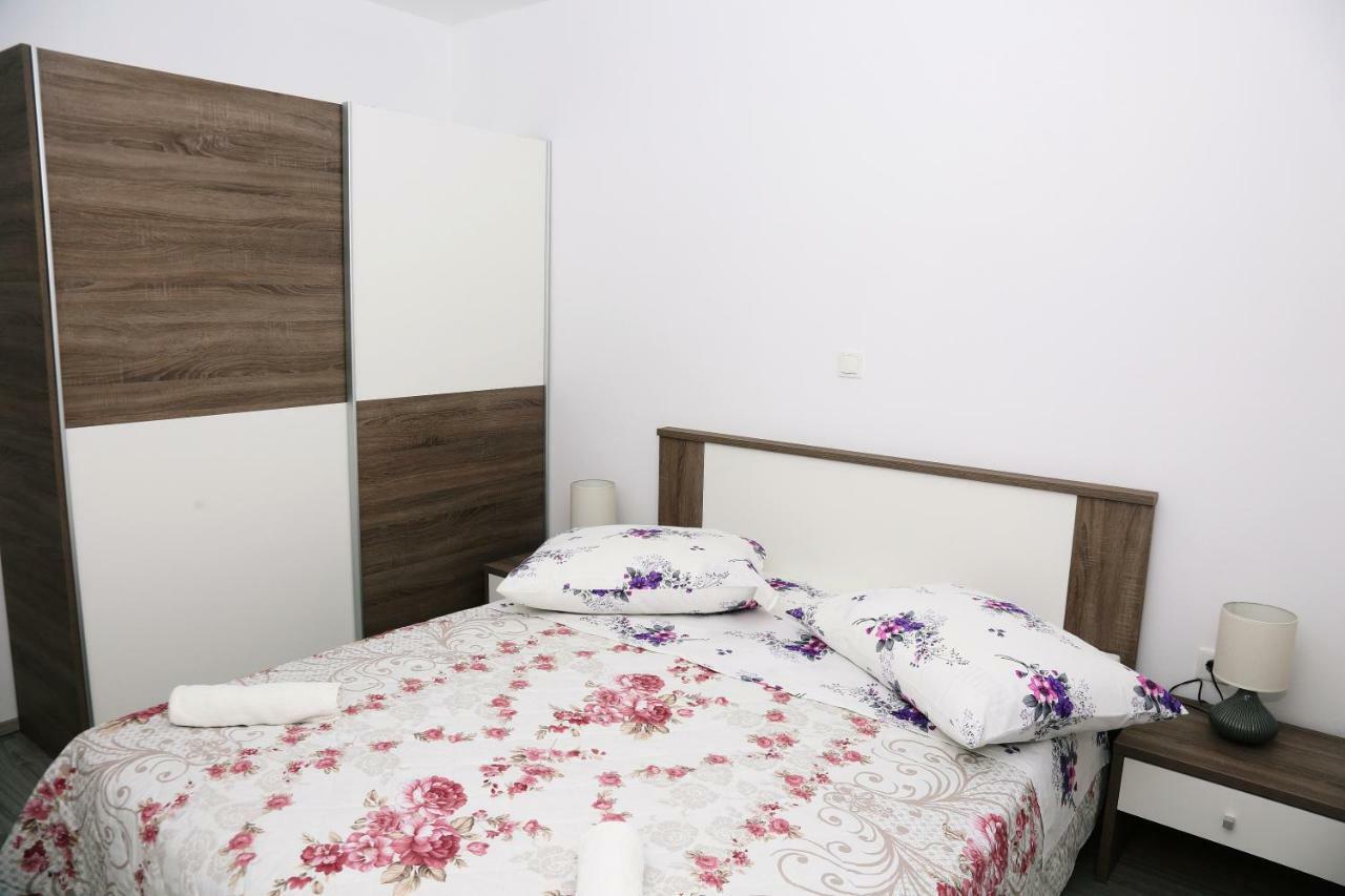 Apartments Tonia Br. 1 ซาวาลาติซา ภายนอก รูปภาพ